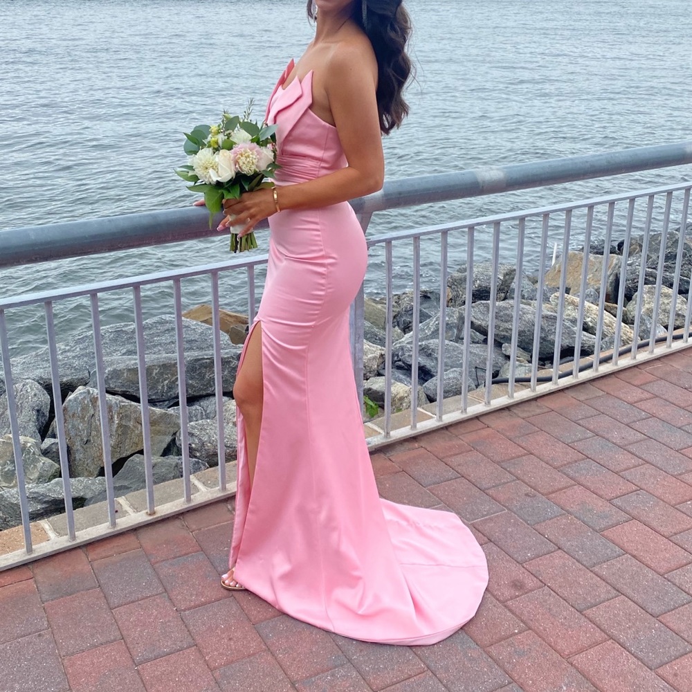 Gorgeous baby pink / bubblegum pink dress !